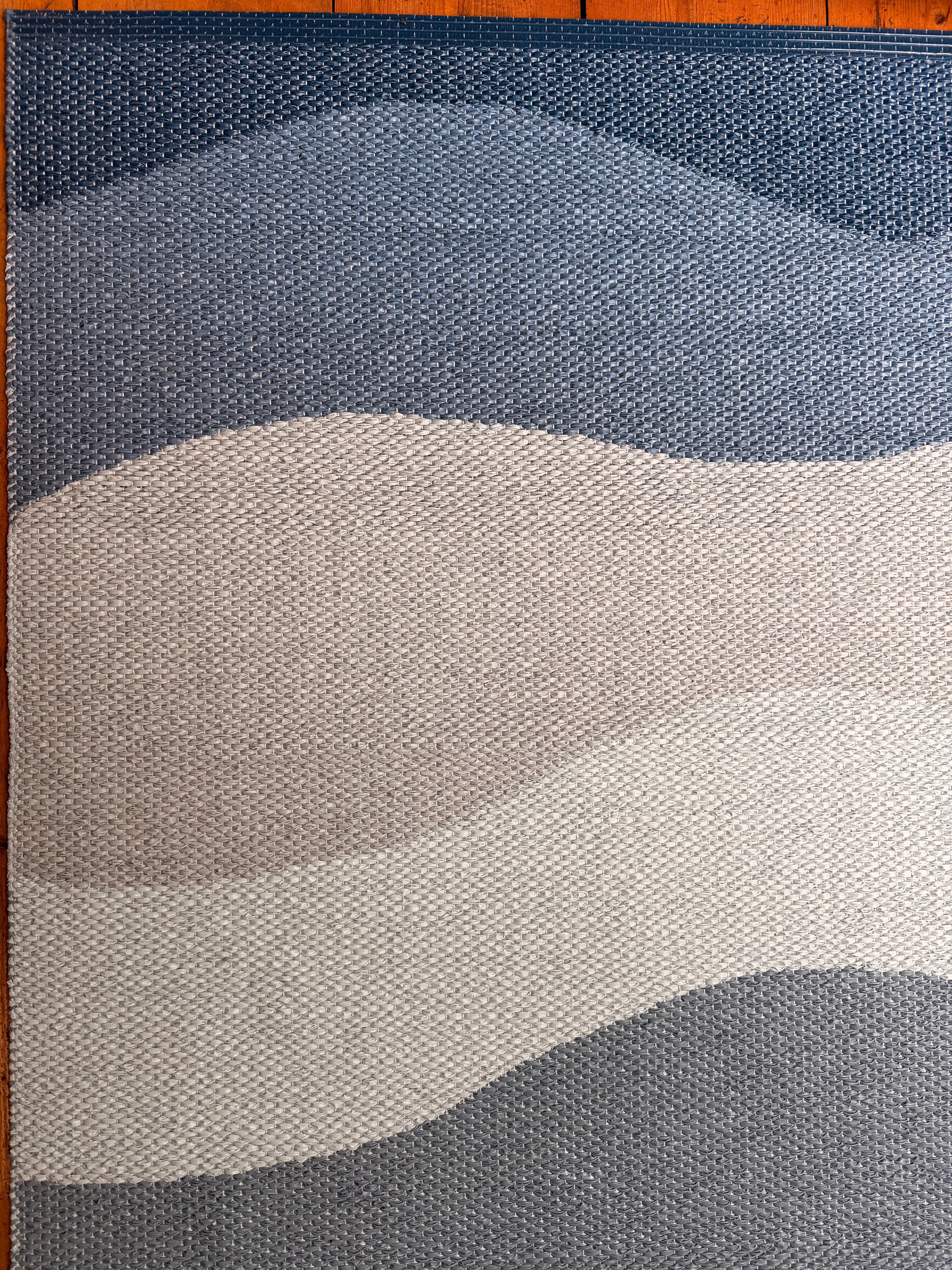 Pappelina Teppich Urvi Water "Wellen Blau-Grau" 70x100 cm